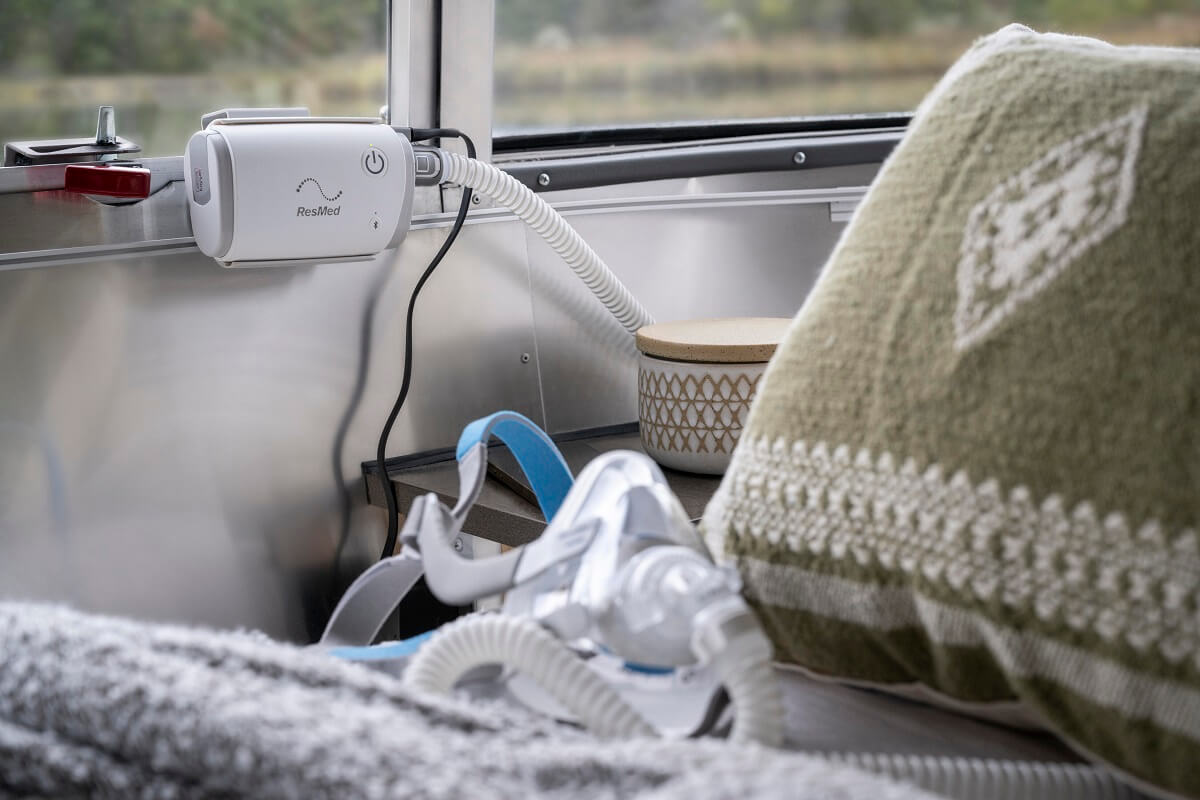 AirMini™ Aloituspakkaus Sisältää AirFit™ F20 Maskin AirMini™ Aloituspakkaus Sisältää AirFit™ F20 Maskin